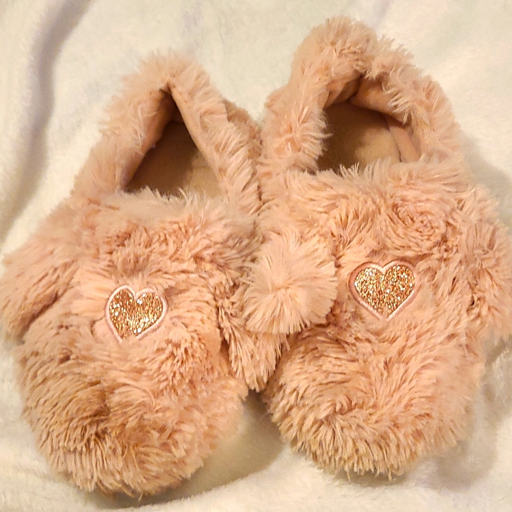 Girls fuzzy slippers size 1-2